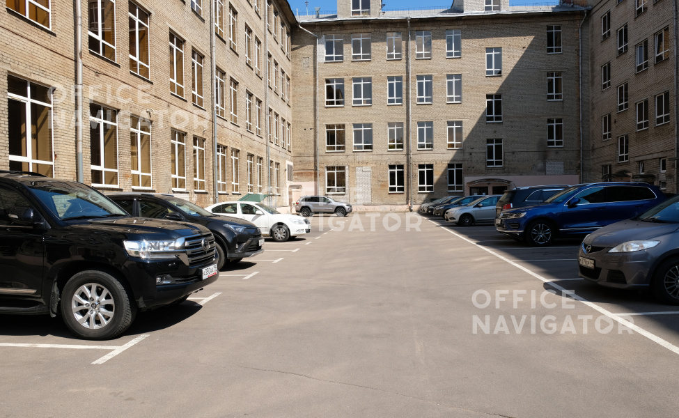 Аренда офиса 274.8 м², 1 этаж, в бизнес-центре Бастион Капитал
