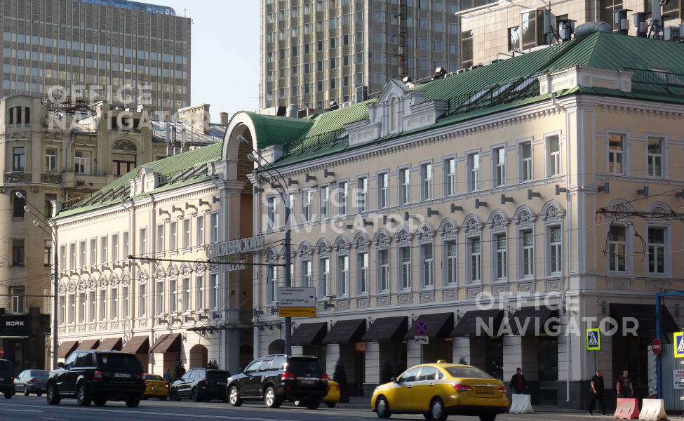 Аренда офиса 1000 м², 1 этаж, в бизнес-центре Смоленский Пассаж

