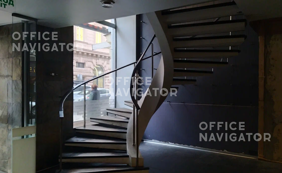 Аренда офиса 240 м², 1 этаж, в бизнес-центре Петровка ул., 20/1
