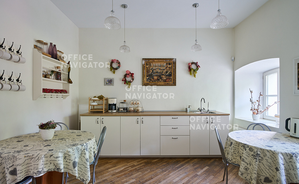 Аренда офиса 1300 м², 1-3 этаж, в бизнес-центре Земляной Вал ул., 39/1, стр. 2
