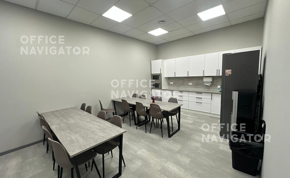 Субаренда офиса 780 м², 1 этаж, в бизнес-центре 
