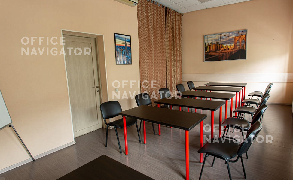 Аренда офиса 120 м², 2 этаж, в бизнес-центре 
