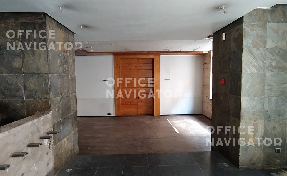 Аренда офиса 240 м², 1 этаж, в бизнес-центре Петровка ул., 20/1
