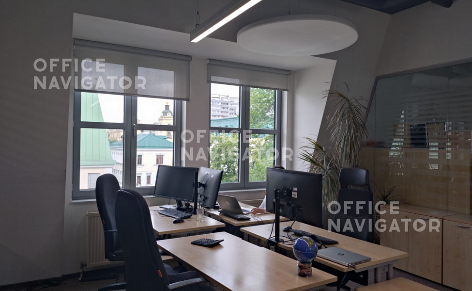 Субаренда офиса 280 м², 1 этаж, в бизнес-центре 
